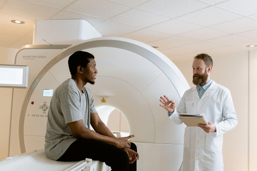  doctor giving patient an MRI