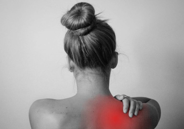 https://pixabay.com/photos/back-pain-shoulder-injury-sun-5163495/